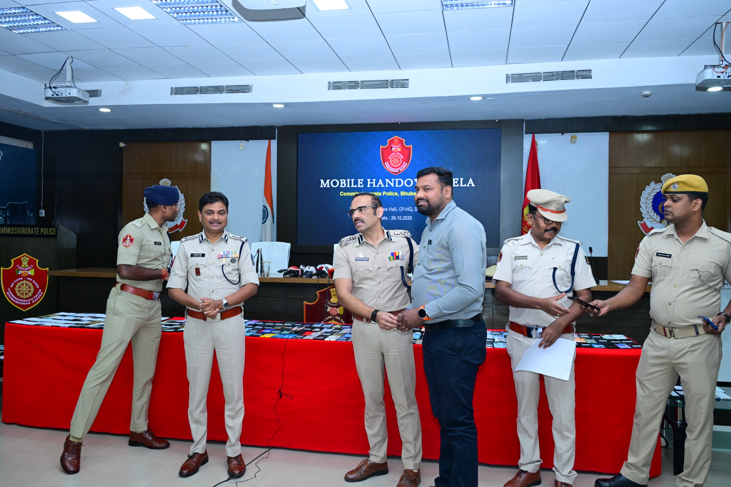 Bhubaneswar Police Recover 307 Lost Mobile Phones, Return Them to Owners
